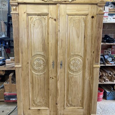 Weichholzschrank um 1880