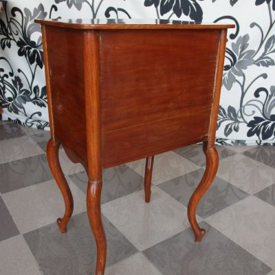 Schränkchen-1810-Kirsche-geschwungene-Füße-3