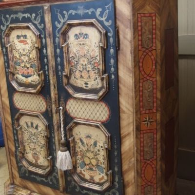 Schrank-2-türig-bemalt-und-datiert-3